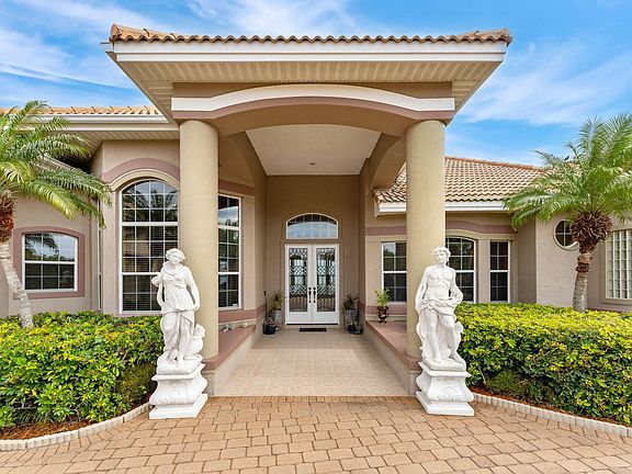 2nd image of 8584 Eden Isles Ln
