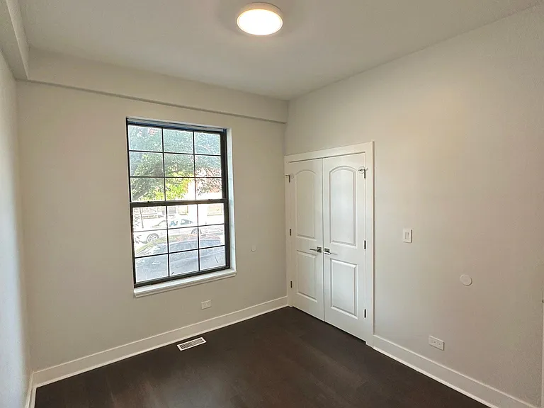 2440 W Iowa St #1F — Photo 9