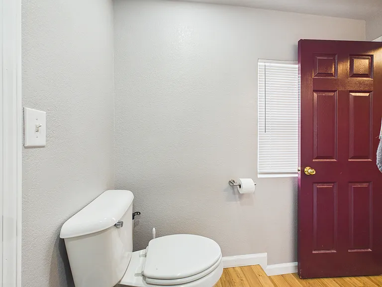 323 Jackson St — Photo 33