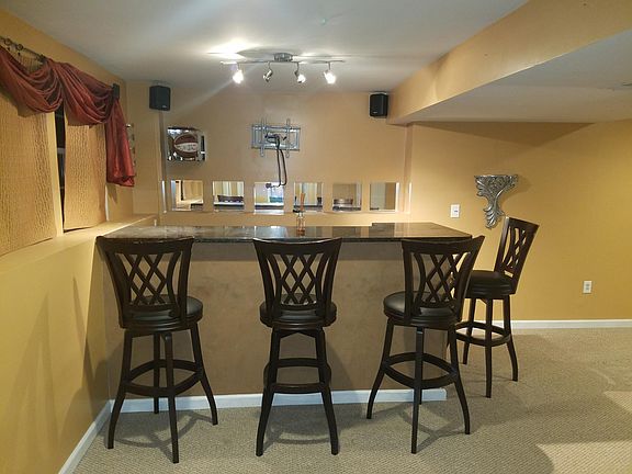 Basement w/bar