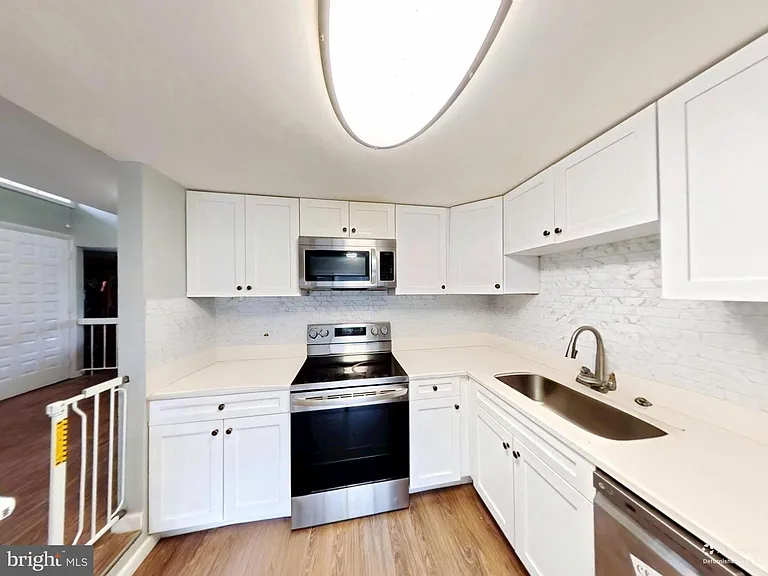 18428 Point Seneca Pl — Photo 24
