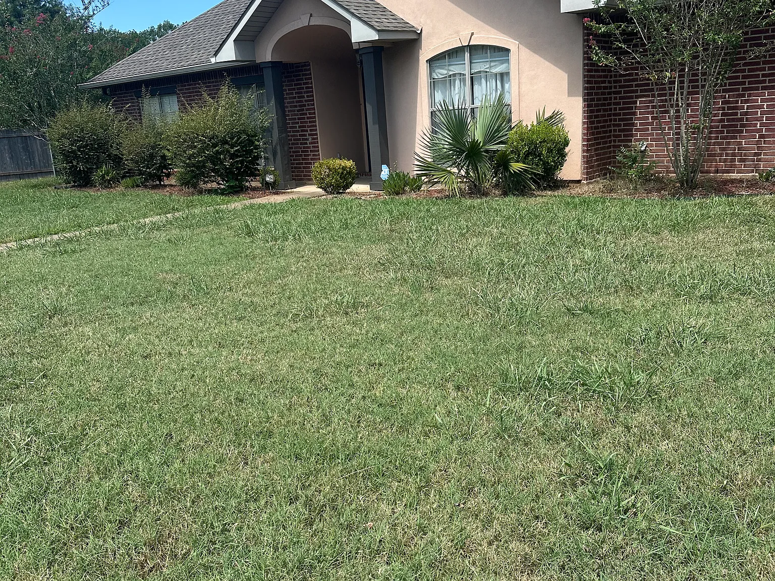 4 bed, 2016 sqft, $2,500 — Photo 2