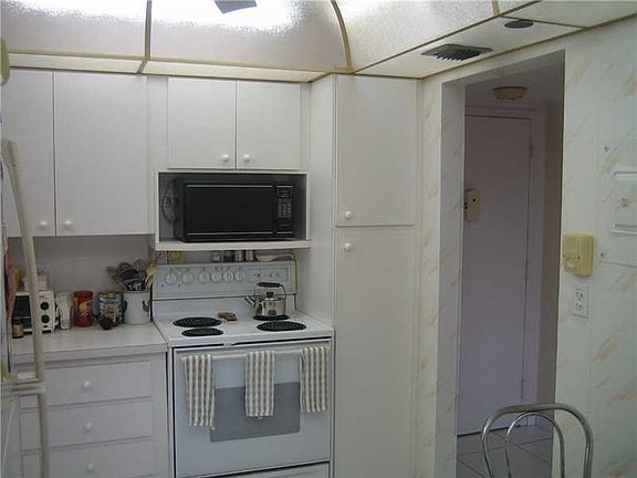 2nd image of 1300 Saint Charles Pl APT 320