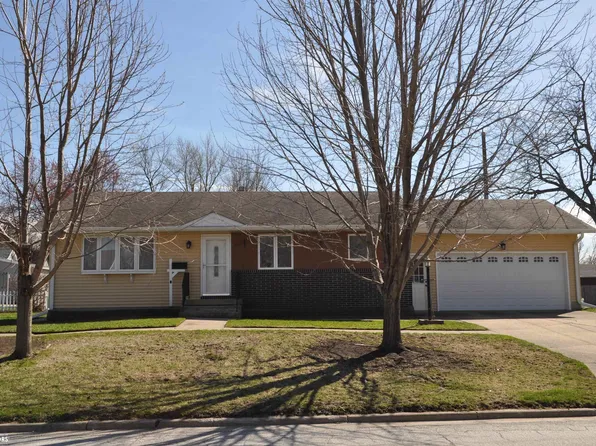 411 W 2nd St, Carroll, IA 51401