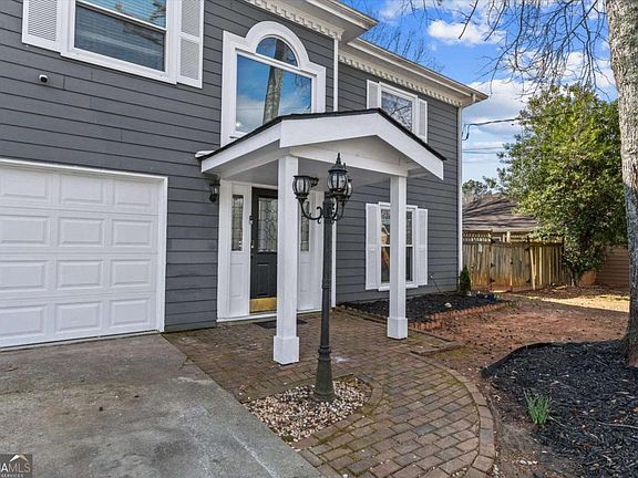3rd image of 870 Hounds Ridge Ct