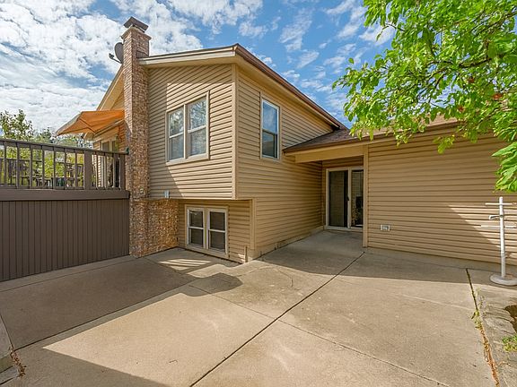 2nd image of 821 Oakwood Dr