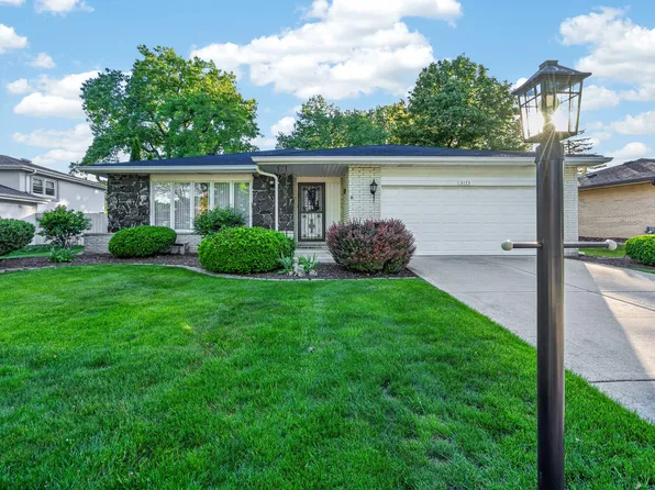 3173 Grandview Pl, Darien, IL 60561