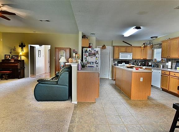 4th image of 1708 Sandalwood Dr