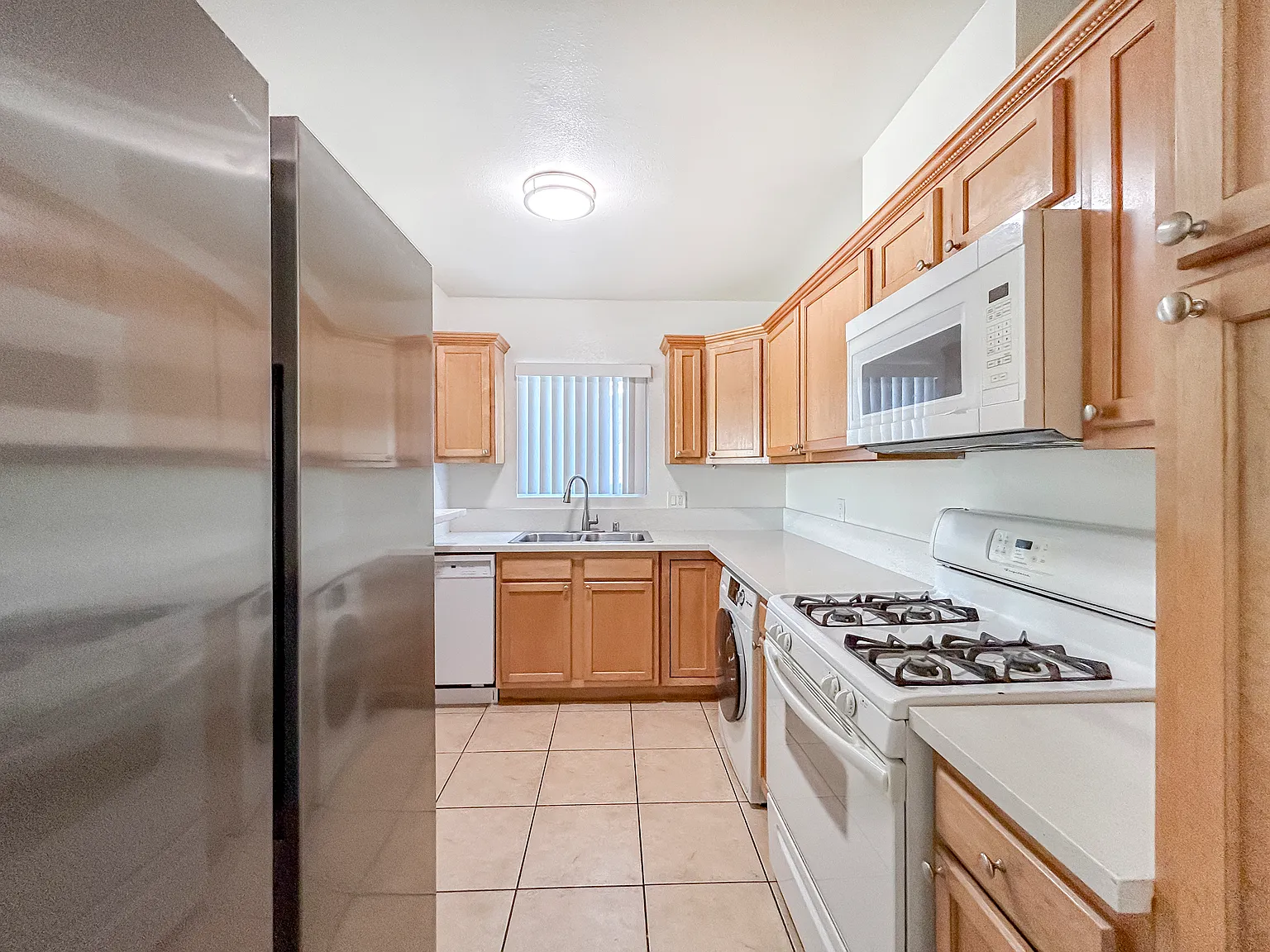 2 bed, $2,600 — Photo 4