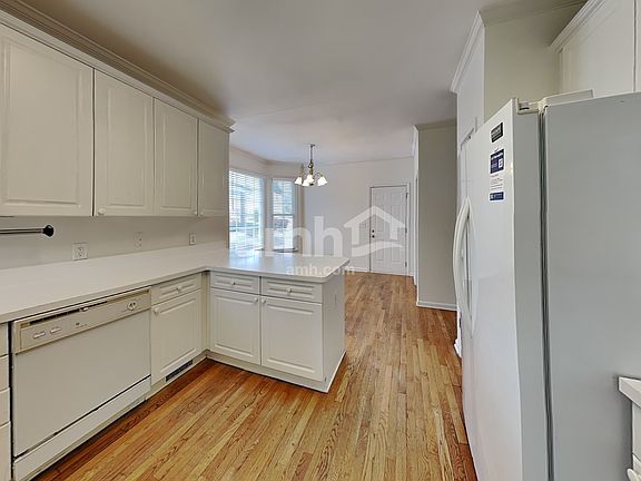 4th image of 1555 Brentwood Dr