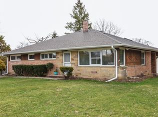 1101 Whitfield Rd, Northbrook, IL 60062