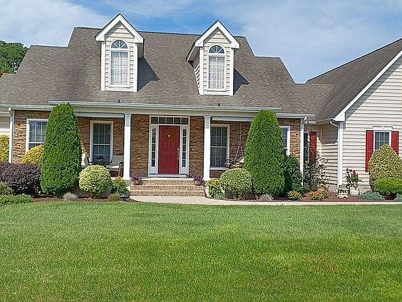 2nd image of 8 Persimmon Ln