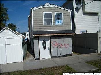 1st image of 35 Hempstead Ave