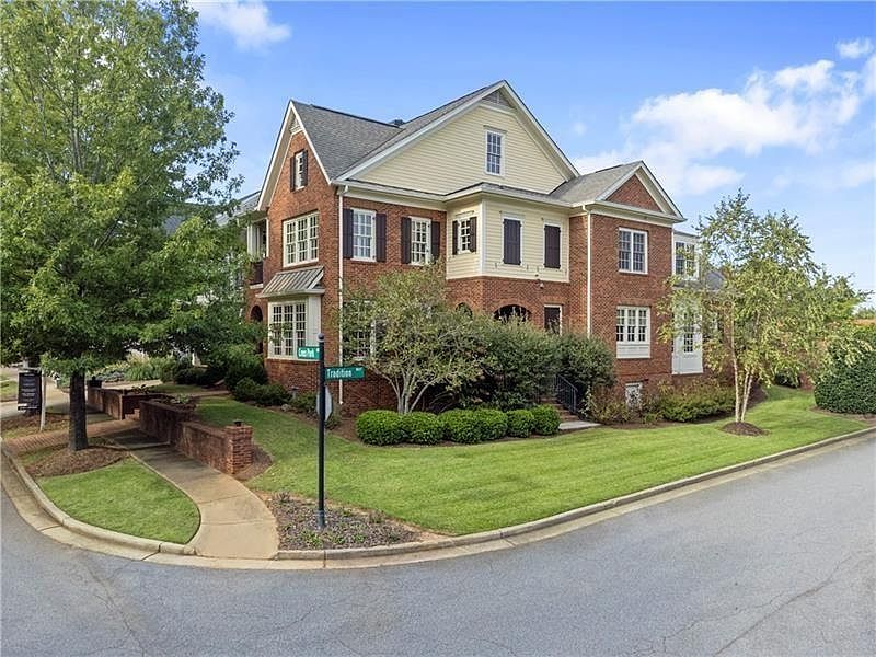 1st image of 920 Cross Park Dr NW