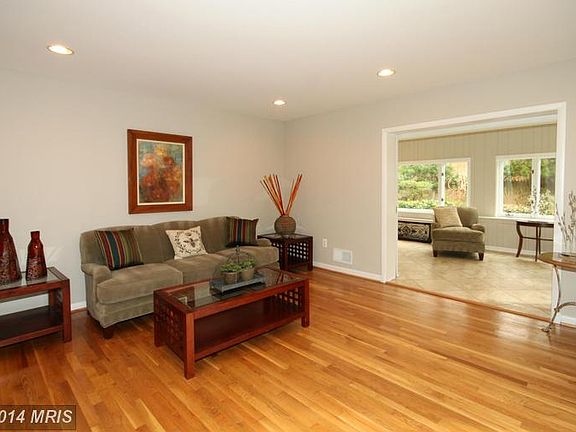 3rd image of 6216 Beachway Dr