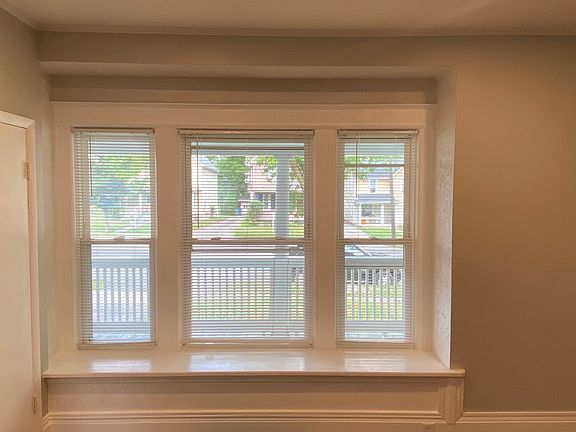4th image of 304 N Winton Rd