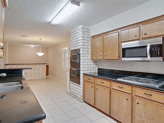 5th image of 12927 Cricket Hollow Ln