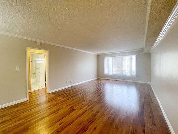 3rd image of 1204 Pine St APT 204