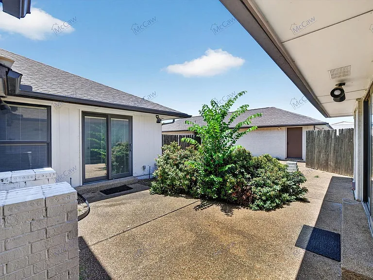 4900 Ledgestone Dr — Photo 26