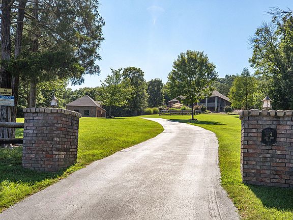 3rd image of 114 Lake Expressway Trail