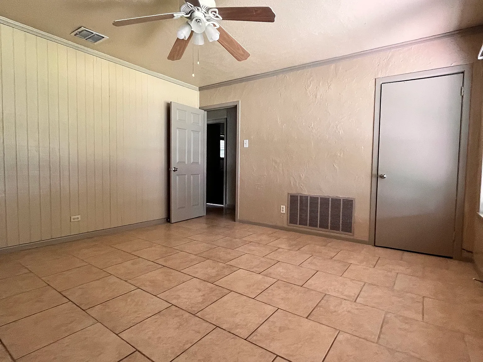 4 bed, 1.5 bath, 1260 sqft, $1,625 — Photo 3