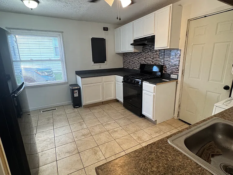 20216 Butternut Ln — Photo 12