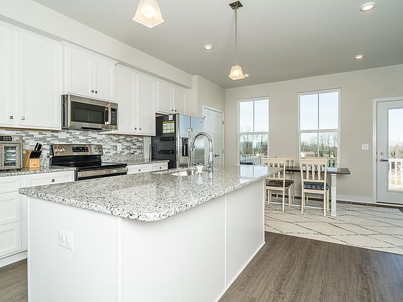 3rd image of 4512 Fountainbridge Ct