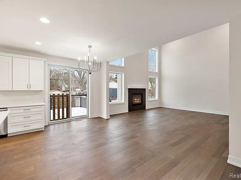 2911 Walsh Dr — Photo 17