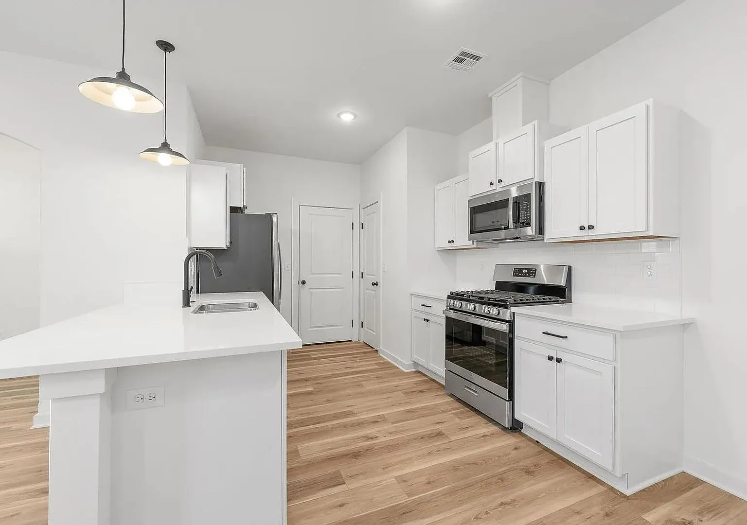 Gorgeous 3 Bedroom in Goddard, KS! — Photo 3