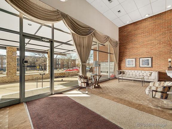 3rd image of 4221 Saratoga Ave APT 405A