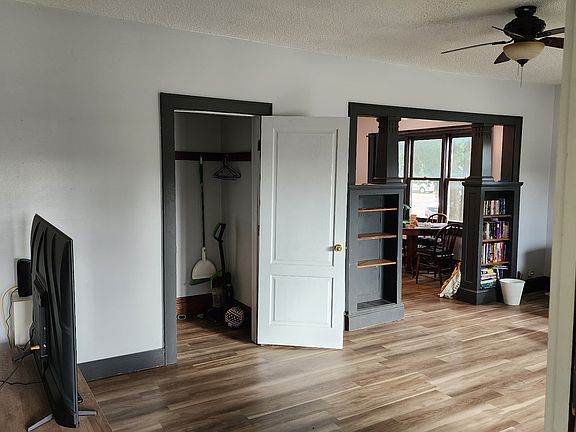 2nd image of 210 9th Ave S