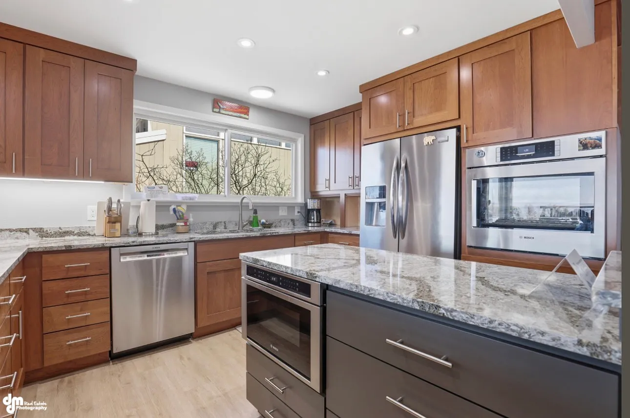 6 bed, 4000 sqft, $7,400 — Photo 4