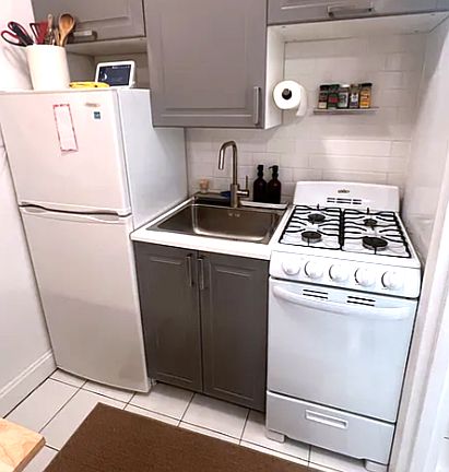 4th image of 106 Hicks St APT 1A