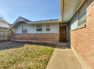 1105 S Howard Ave, Moore, OK 73160
