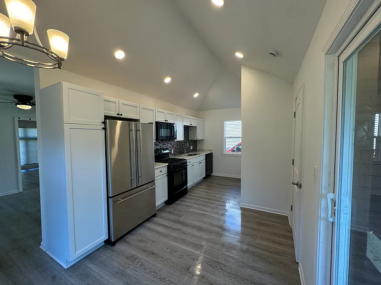 115 N Greenfield Ave — Photo 12