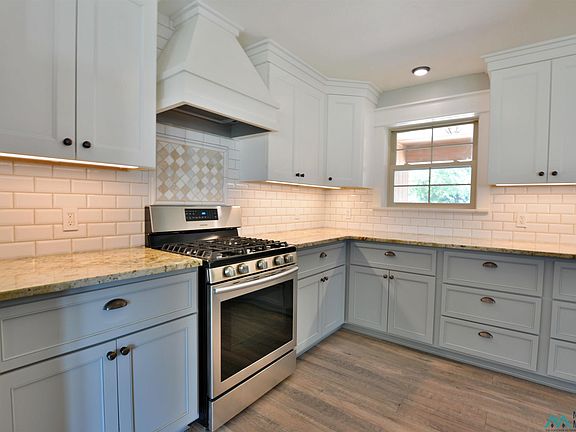 3rd image of 1625 S Avenue B