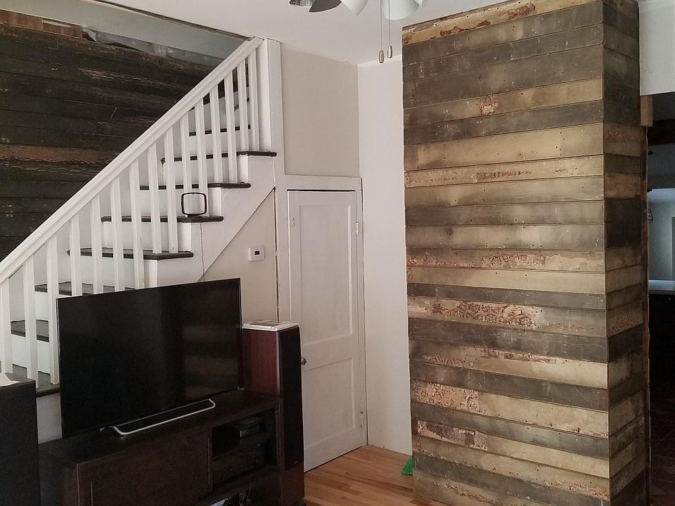 Living Room Photo 2