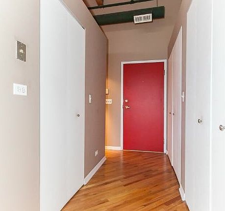 2nd image of 2222 W Diversey Ave #878401