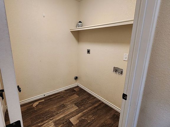 5th image of 1204 E Avenue G