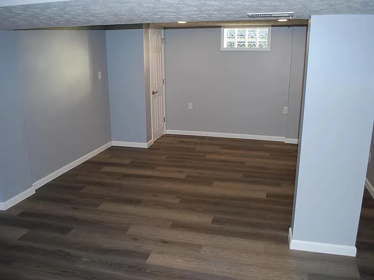 2669 Thorndale Ave — Photo 13