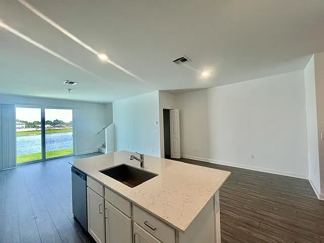 675 SE Lake Falls St — Photo 16