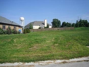 2nd image of 2128 Chateau Pl