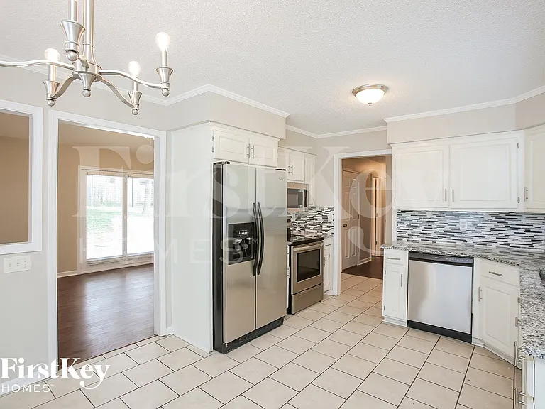 8033 N Everton Ave — Photo 5