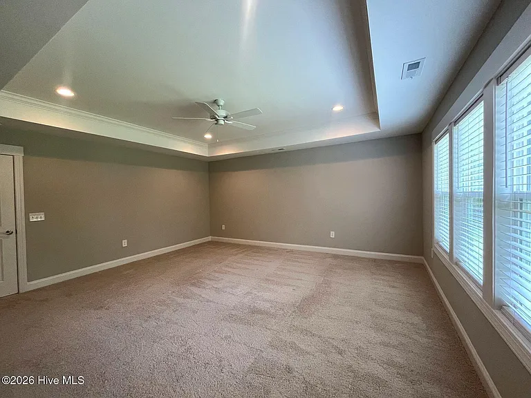 404 Endicott Ct — Photo 27