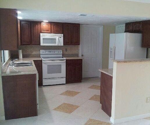 3rd image of 216 Richmond Ave S