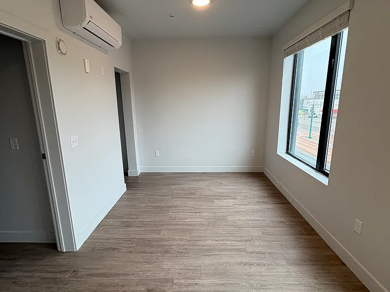 Studio Square — Photo 19