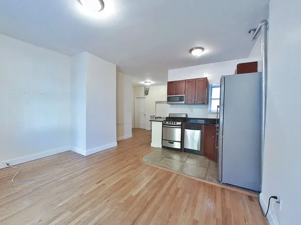 207 West 11th Street image 1 of 11