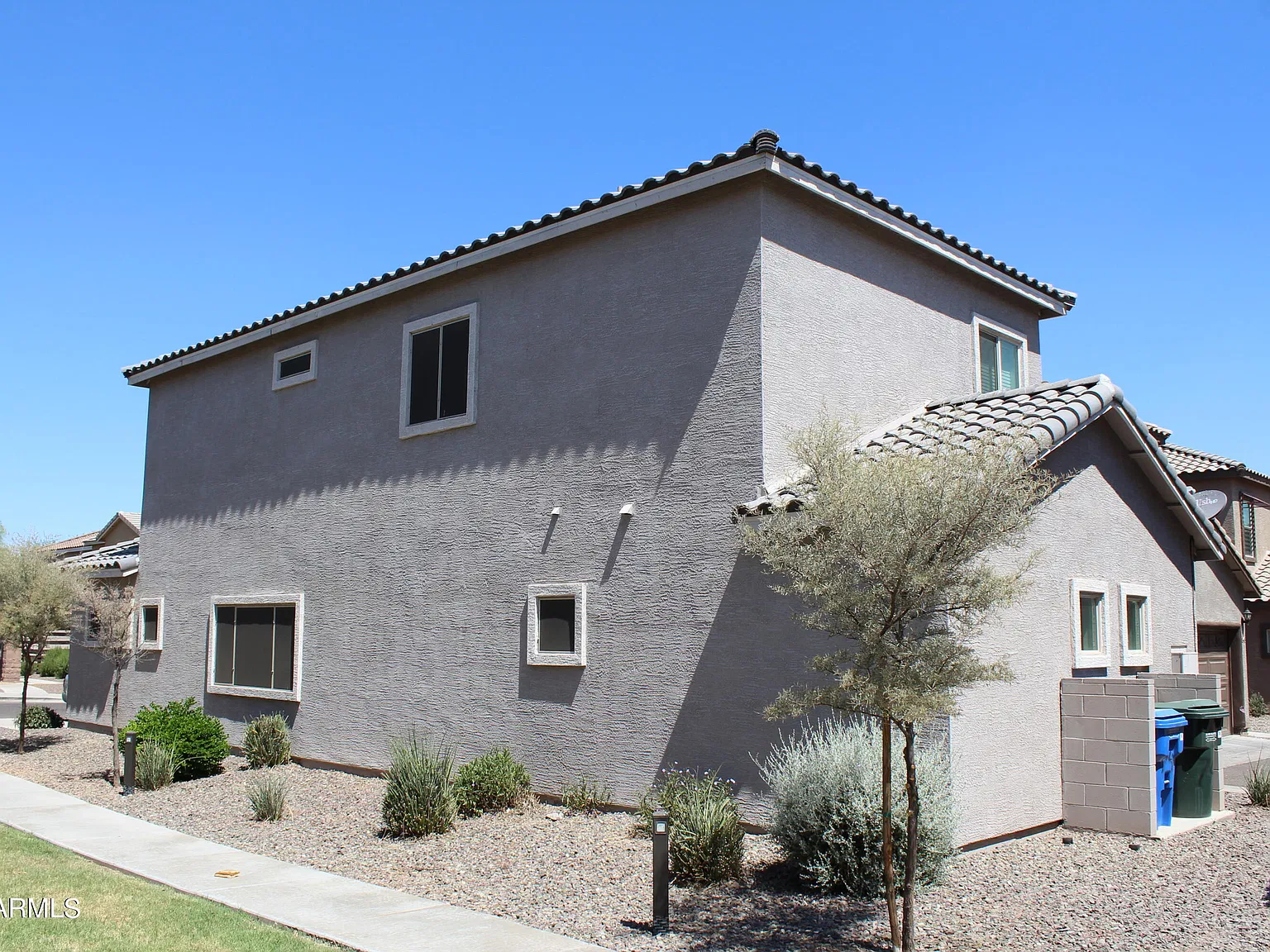 3 bed, 2.5 bath, 2242 sqft, $2,150 — Photo 3