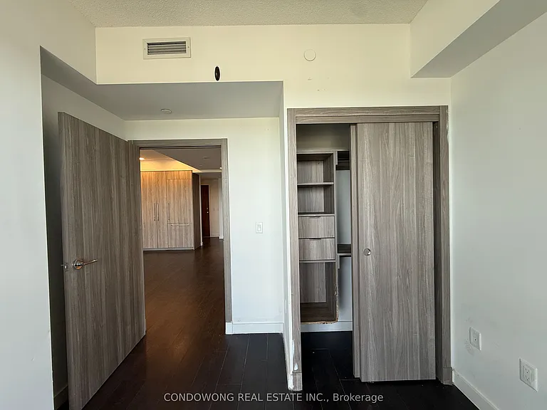 25 McMahon Dr #1807 — Photo 12