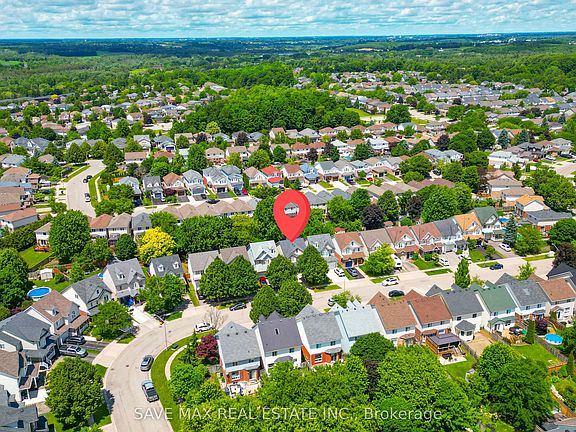 4th image of 36 Marcy Cres